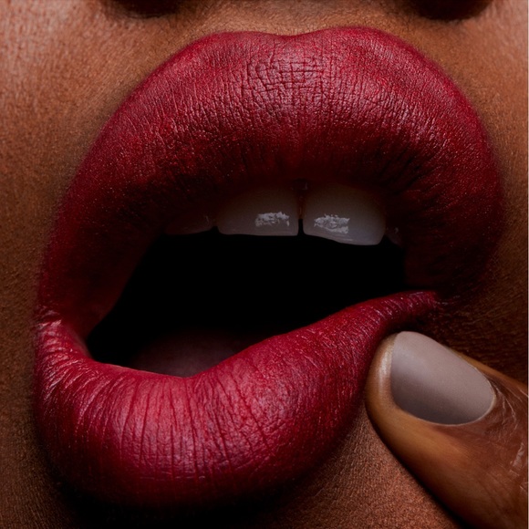 🎉SALE🎉NWB💄MAC Powder Kiss 💋 Lipstick COLOR: Werk, Werk, Werk (cool red) - Picture 7 of 11